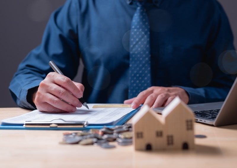 Avoiding Common Mistakes When Selling Real Estate